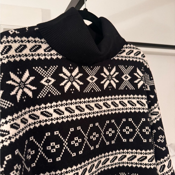 Joe Fresh Apres Ski turtleneck sweater - Picture 2 of 4